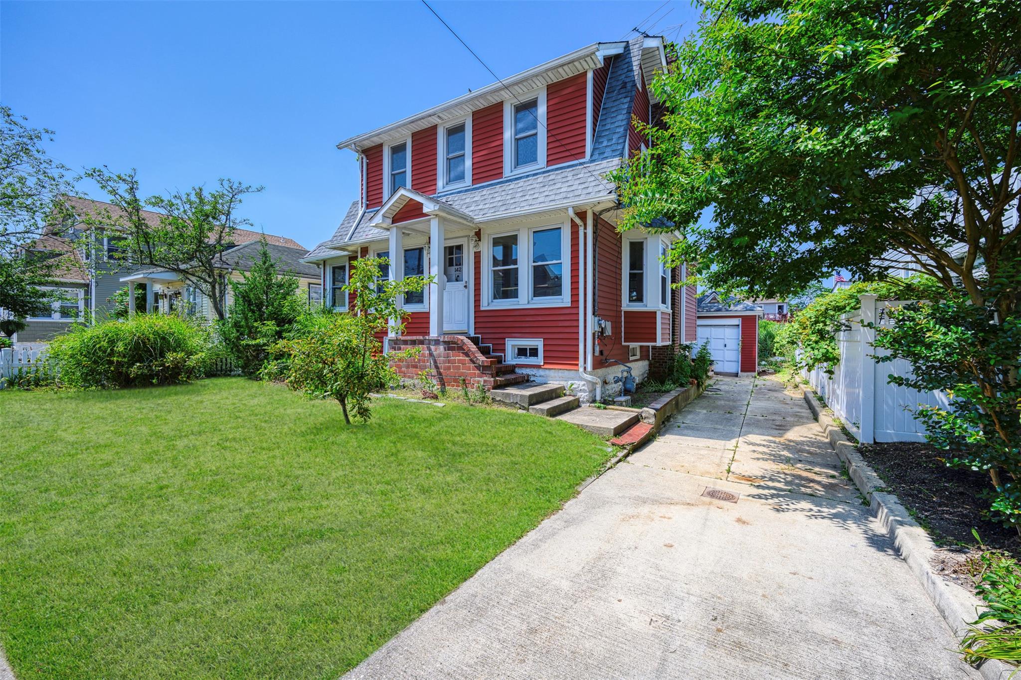 142 Gordon Place, Freeport, NY 11520