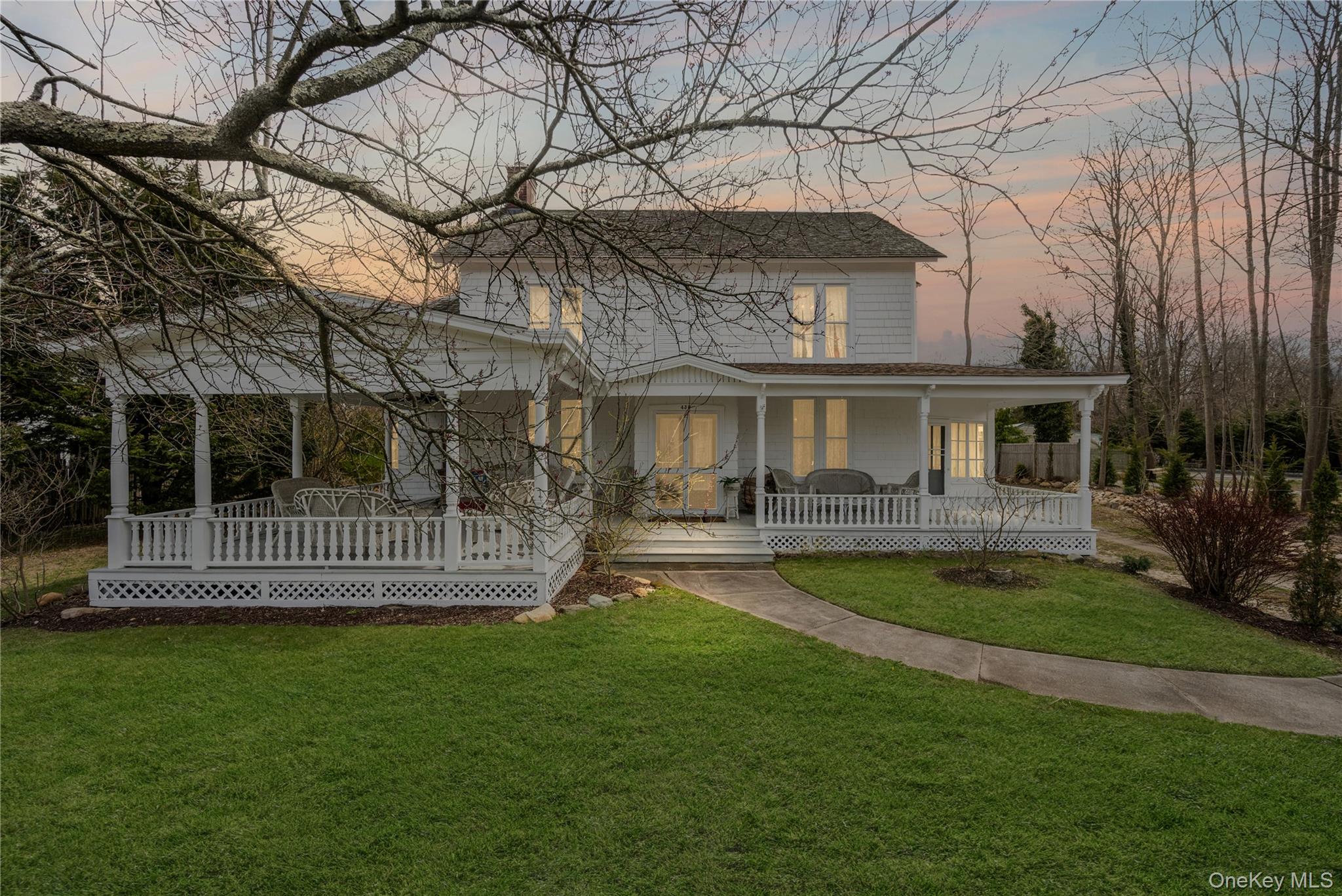 430 Montauk Hwy, East Moriches, NY 11940