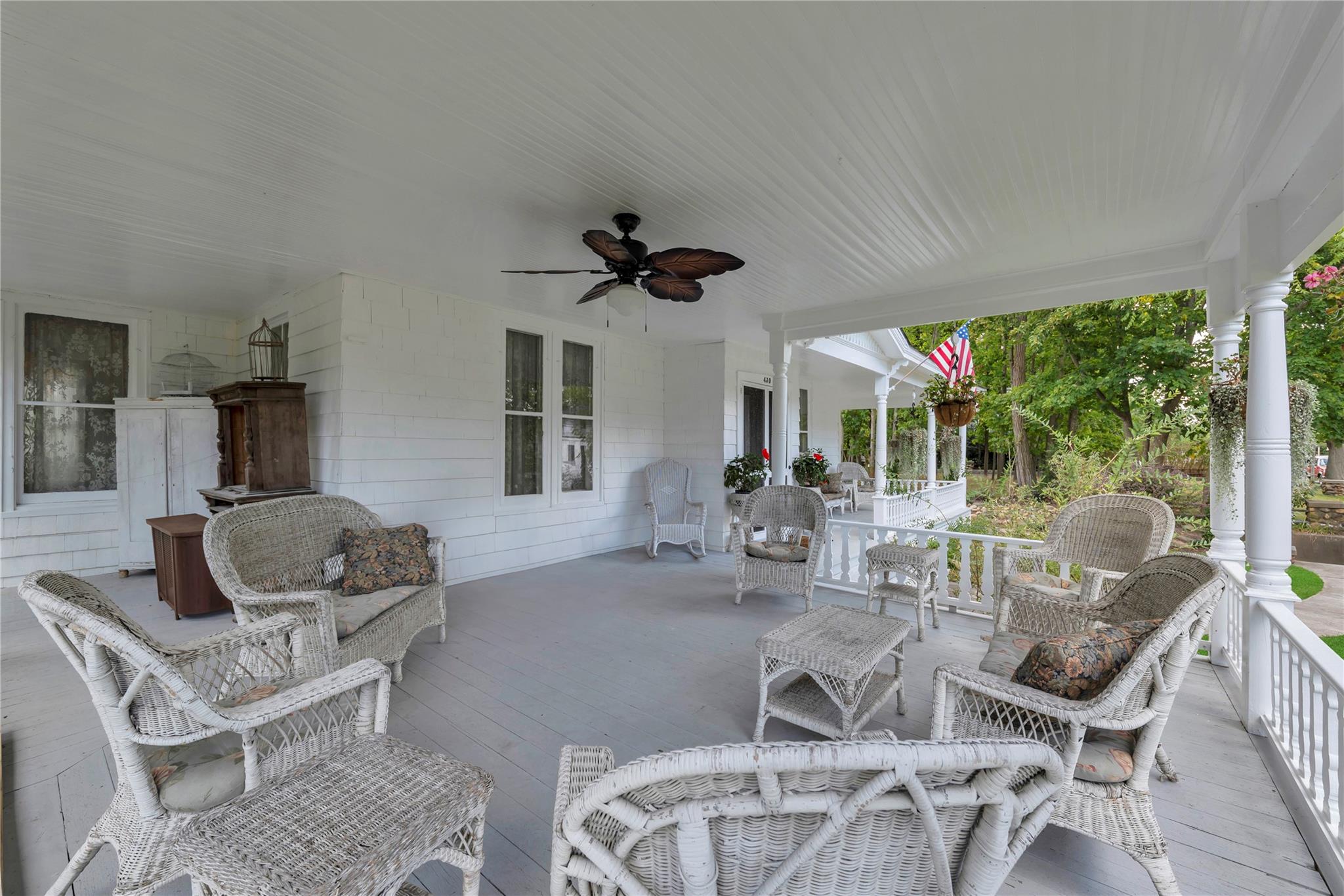 430 Montauk Hwy, East Moriches, NY 11940