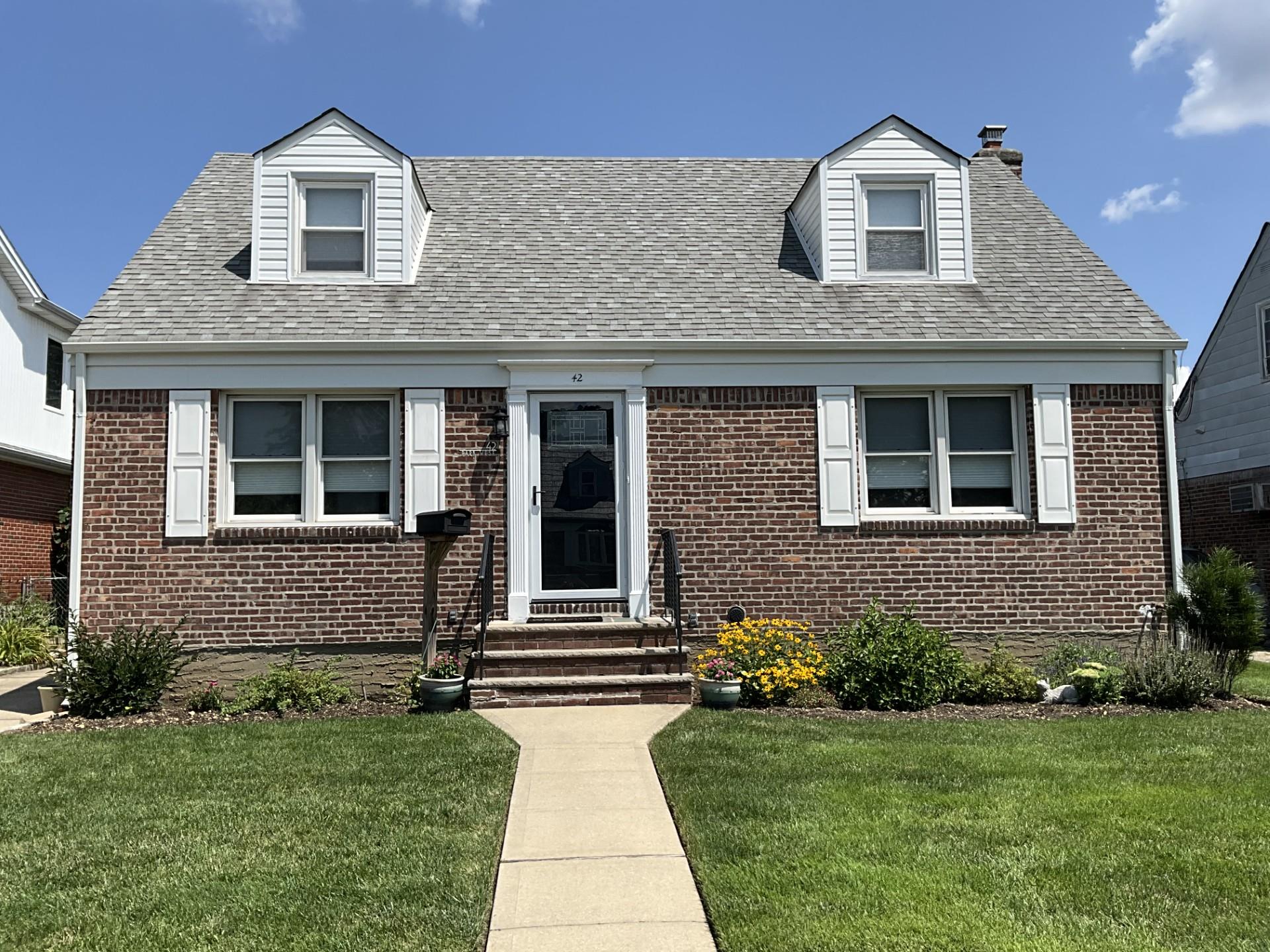 42 Park W, New Hyde Park, NY 11040