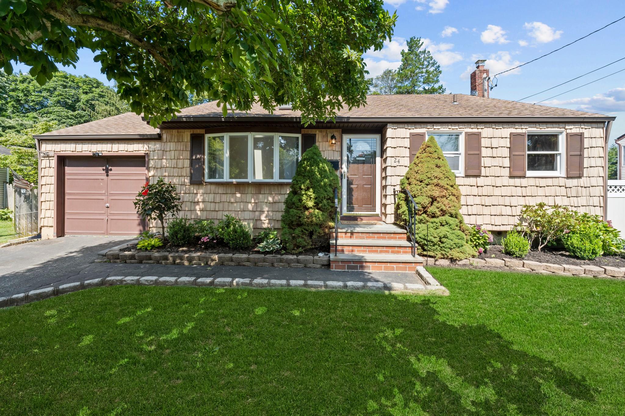 24 Gregory Drive, Ronkonkoma, NY 11779