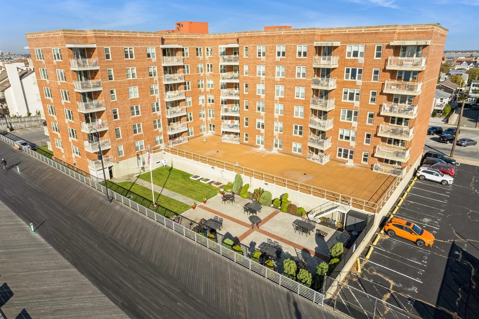 560 W Broadway # 1G, Long Beach, NY 11561