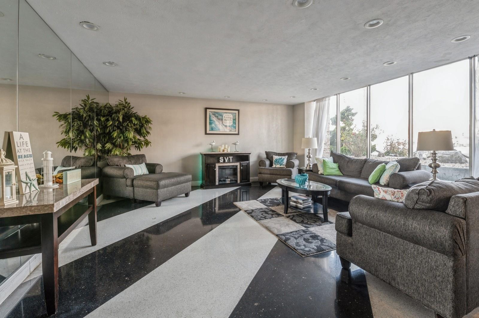 560 W Broadway # 1G, Long Beach, NY 11561