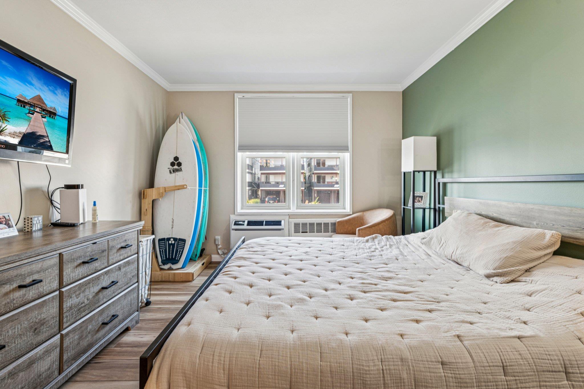 560 W Broadway # 1G, Long Beach, NY 11561