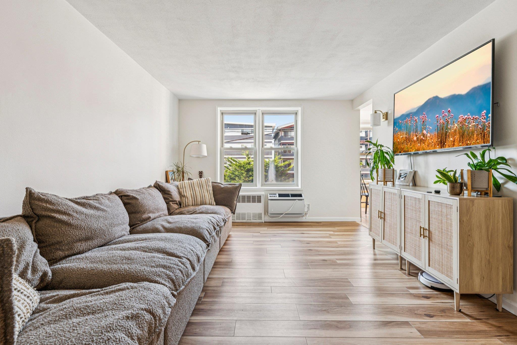 560 W Broadway # 1G, Long Beach, NY 11561