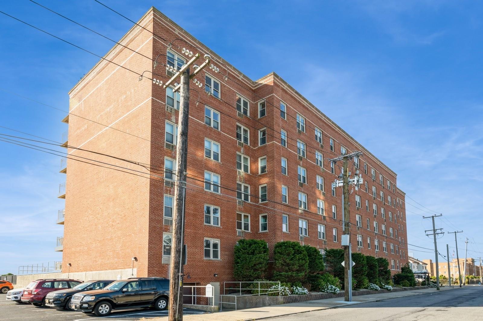 560 W Broadway # 1G, Long Beach, NY 11561