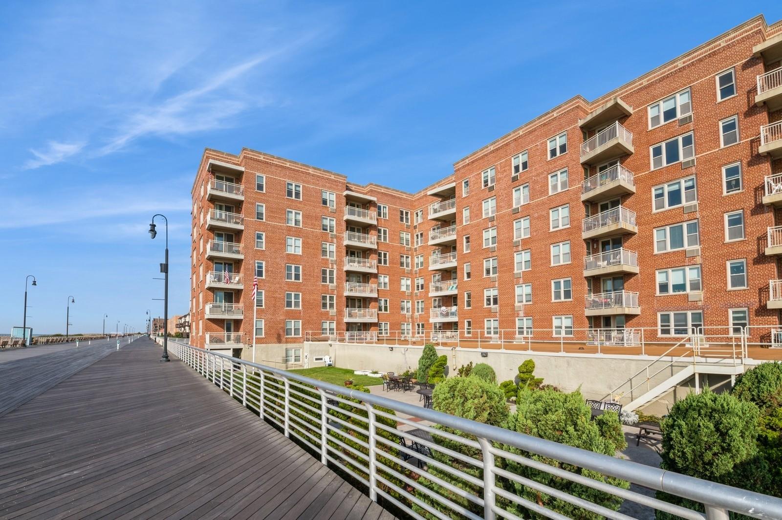 560 W Broadway # 1G, Long Beach, NY 11561