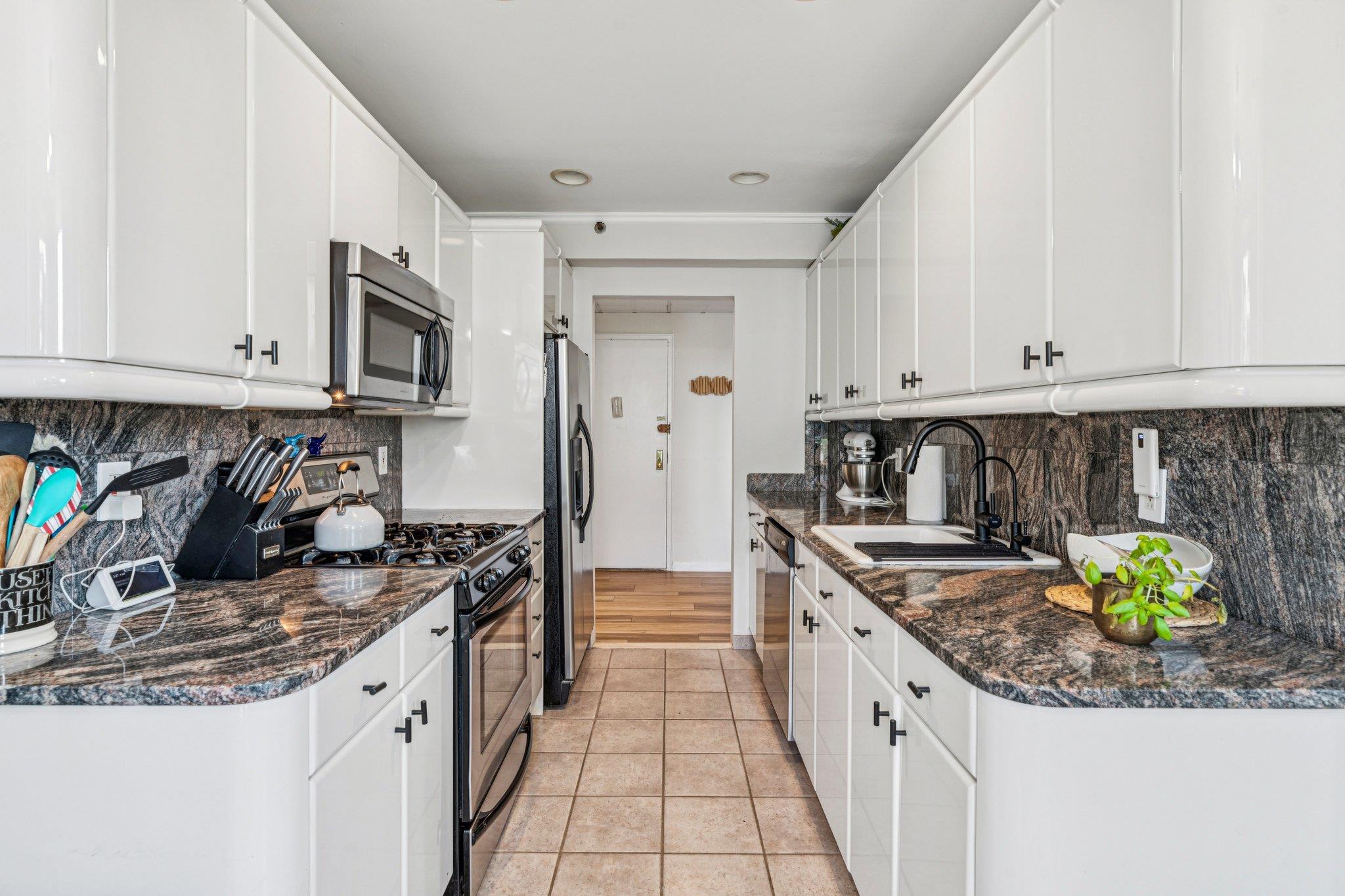 560 W Broadway # 1G, Long Beach, NY 11561