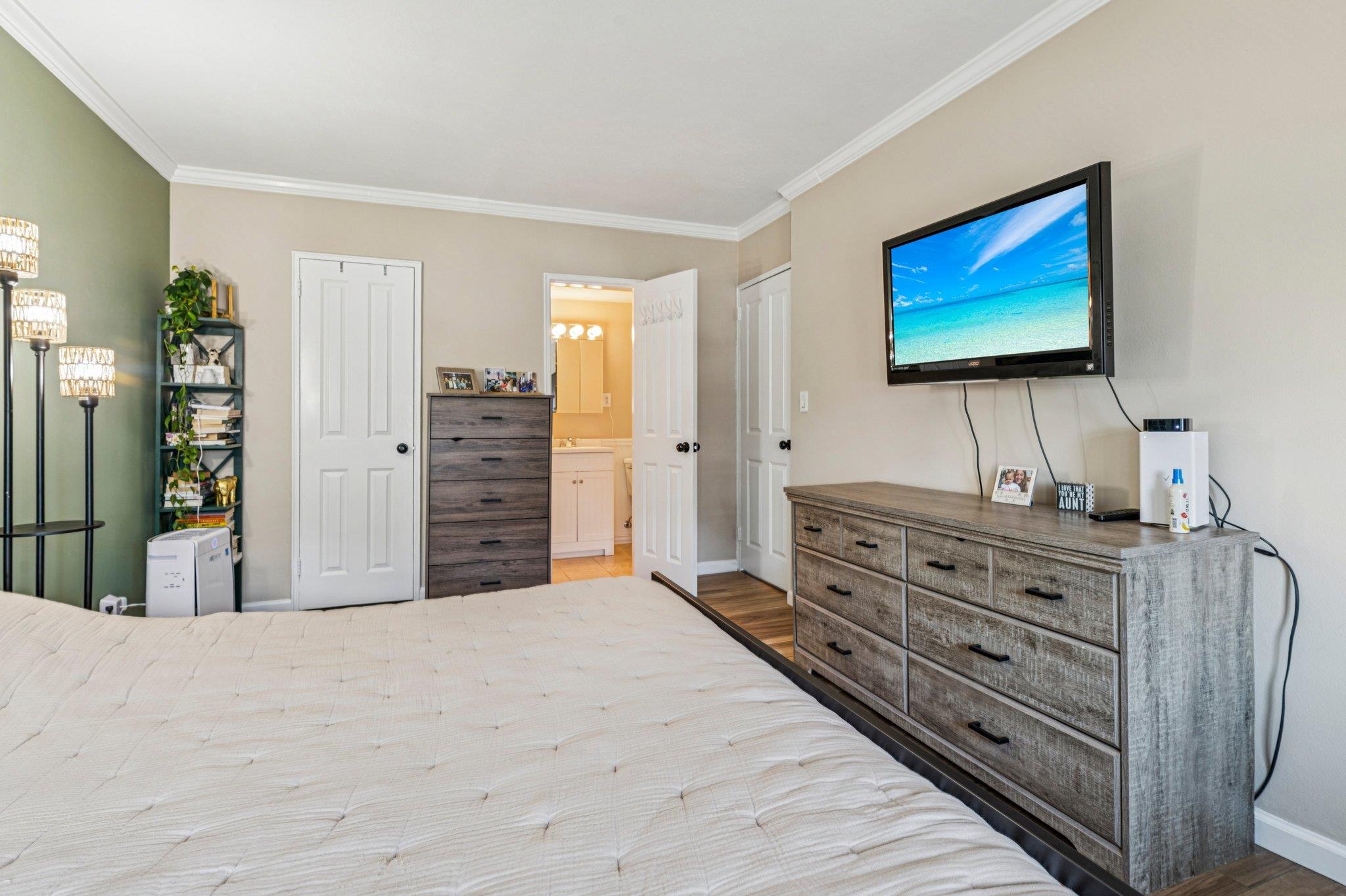 560 W Broadway # 1G, Long Beach, NY 11561