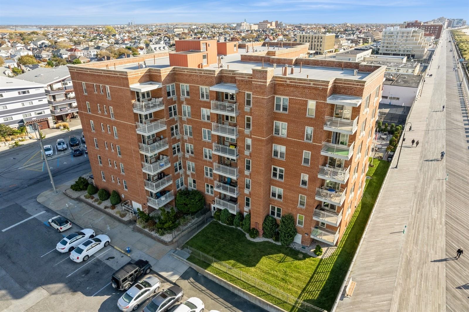 560 W Broadway # 1G, Long Beach, NY 11561