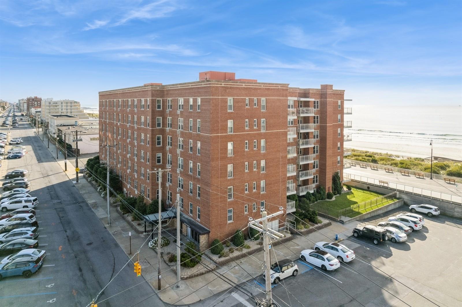 560 W Broadway # 1G, Long Beach, NY 11561