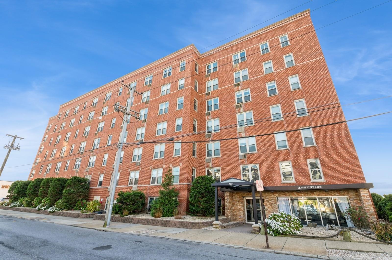 560 W Broadway # 1G, Long Beach, NY 11561