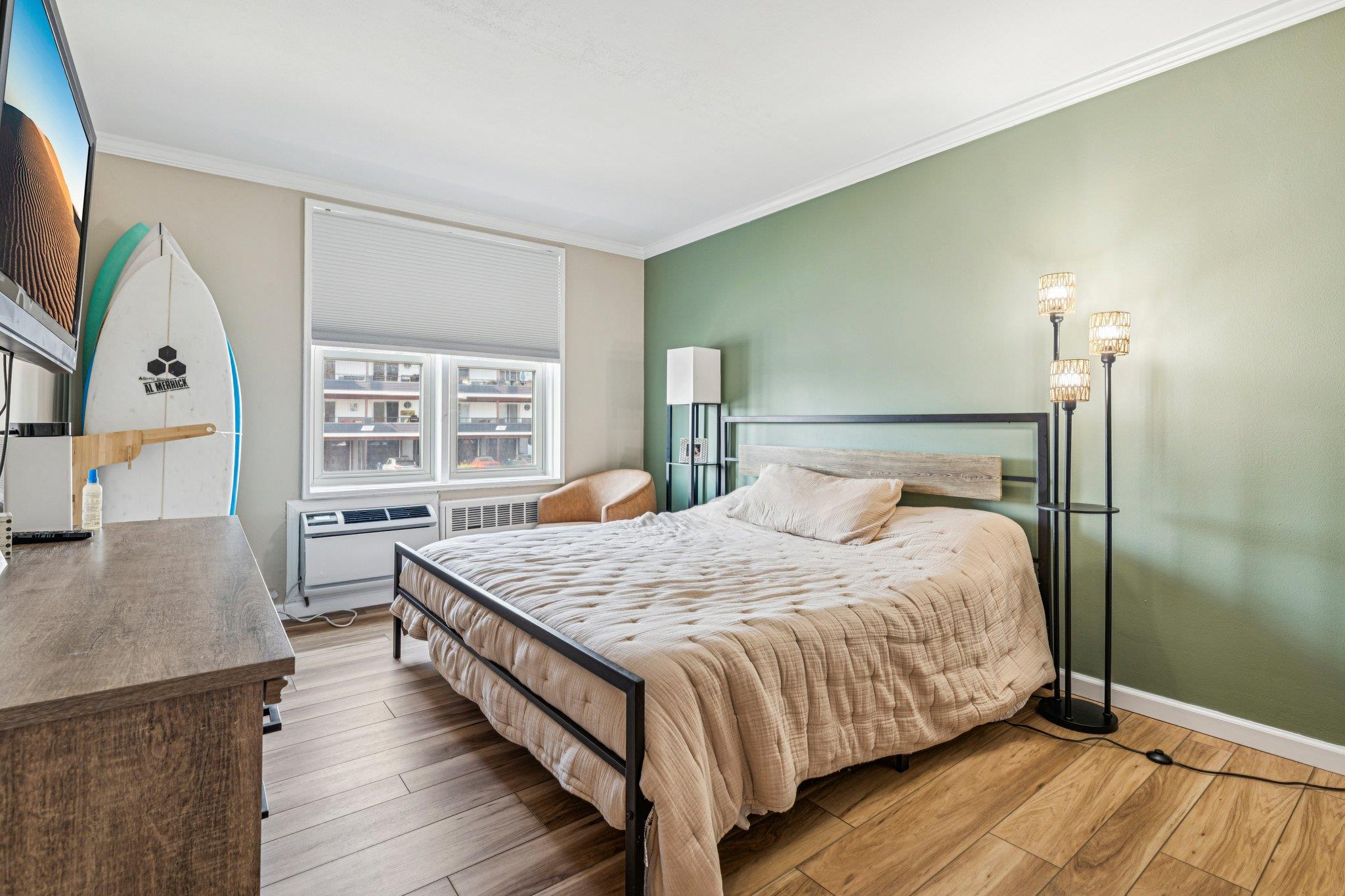 560 W Broadway # 1G, Long Beach, NY 11561