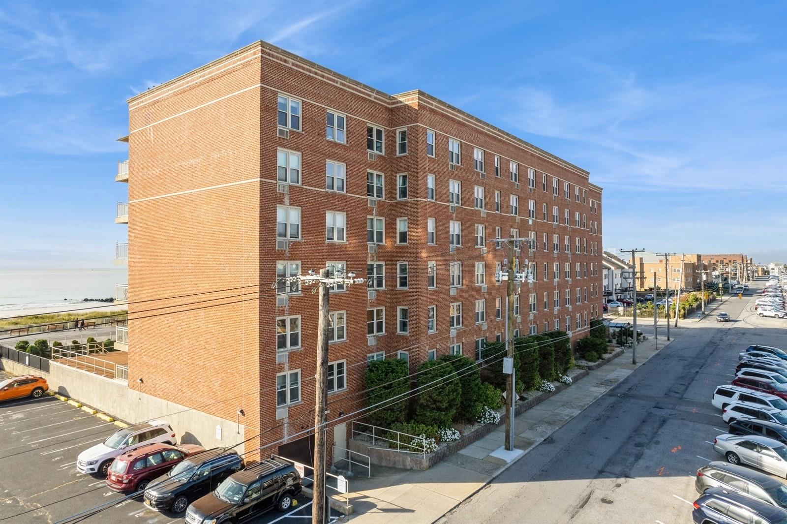 560 W Broadway # 1G, Long Beach, NY 11561