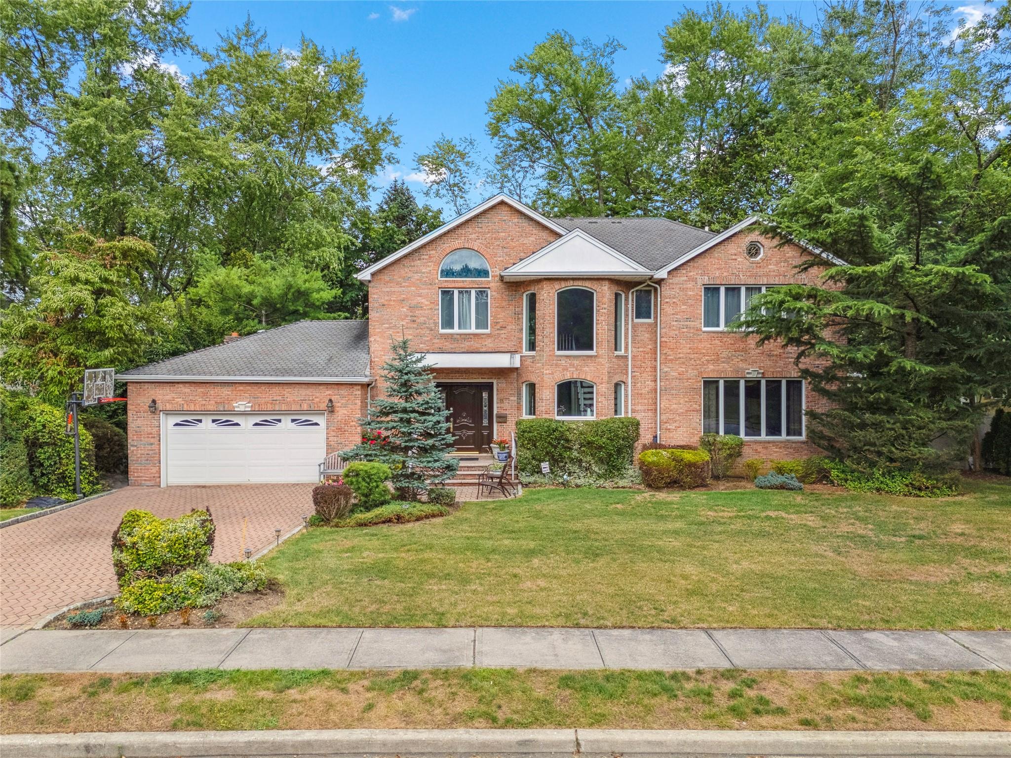8 Percheron Lane, Roslyn Heights, NY 11577