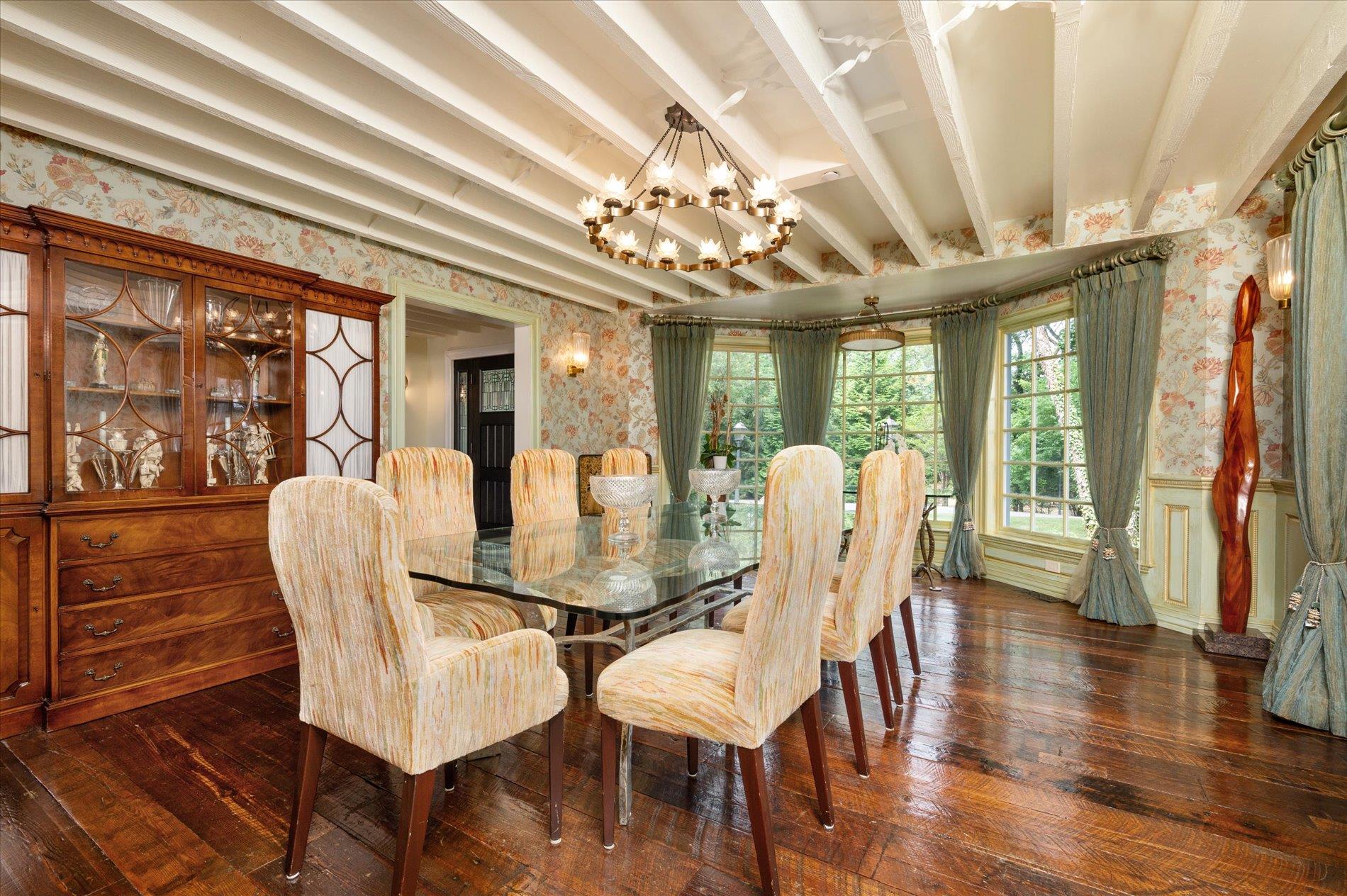 4 Clock Tower Lane, Old Westbury, NY 11568