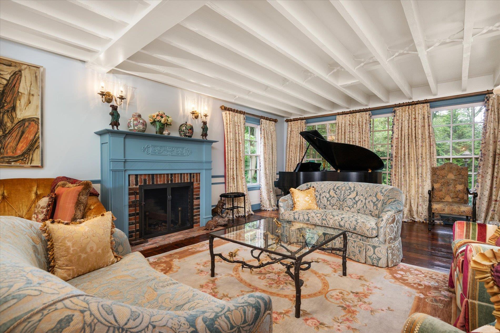 4 Clock Tower Lane, Old Westbury, NY 11568