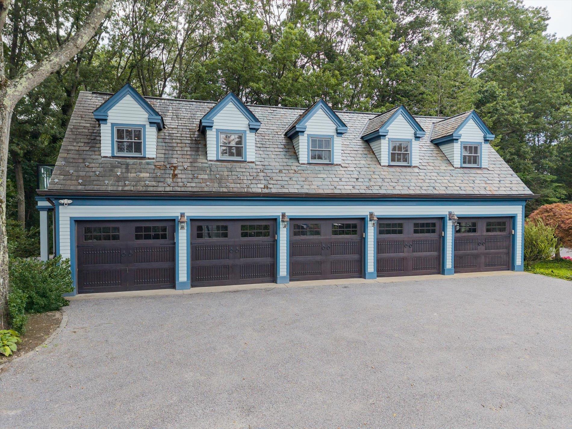 4 Clock Tower Lane, Old Westbury, NY 11568