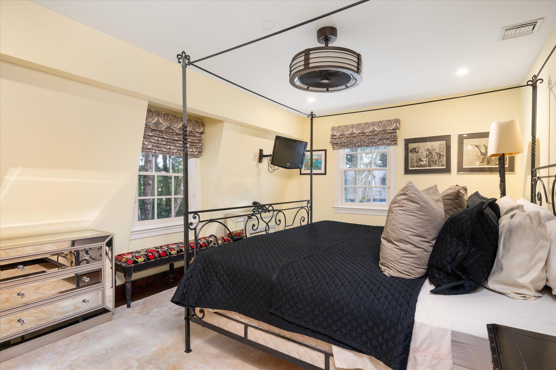 4 Clock Tower Lane, Old Westbury, NY 11568