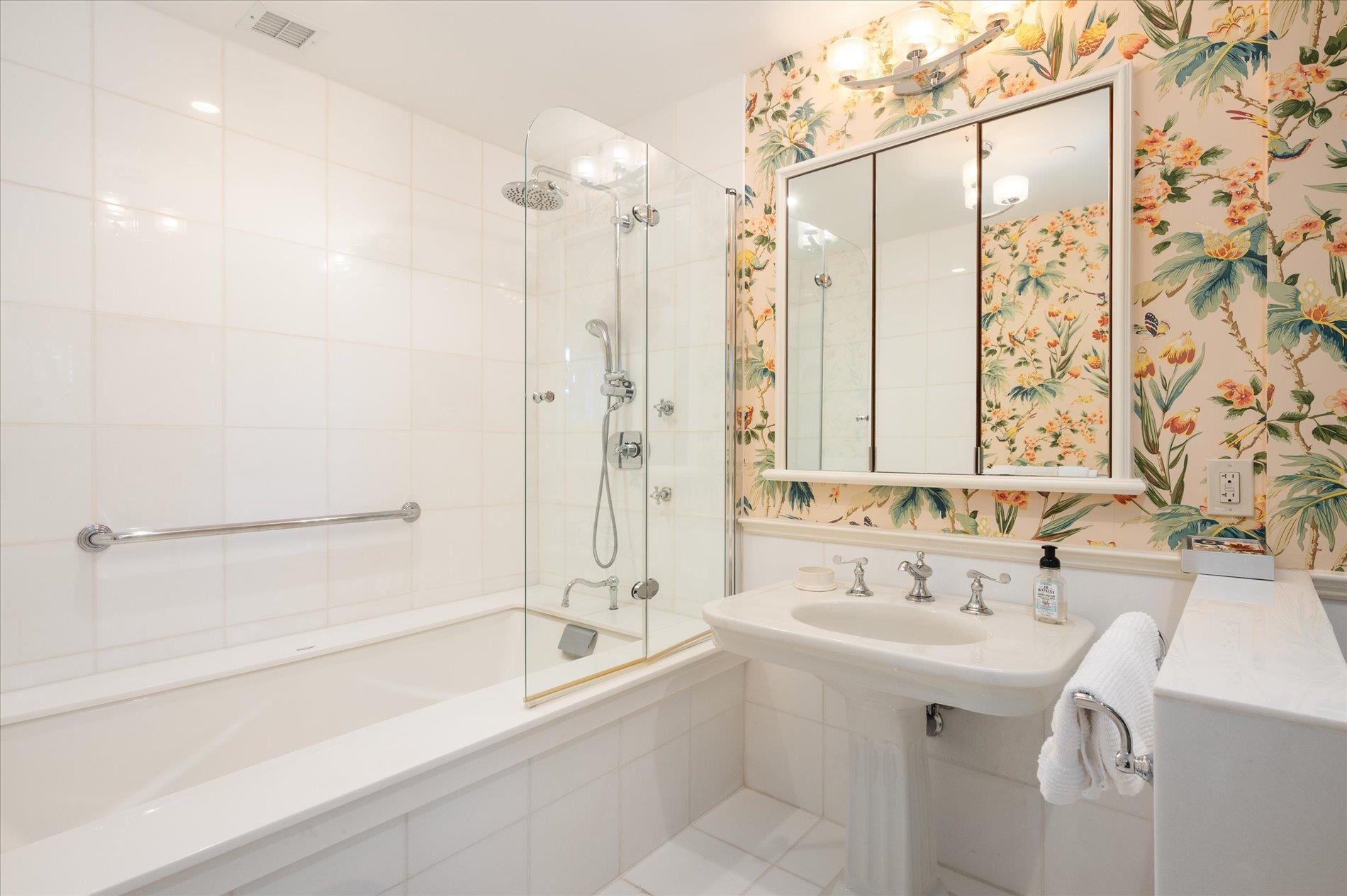 4 Clock Tower Lane, Old Westbury, NY 11568