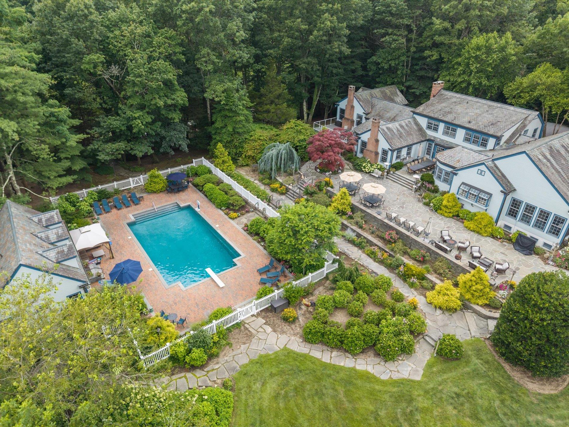 4 Clock Tower Lane, Old Westbury, NY 11568