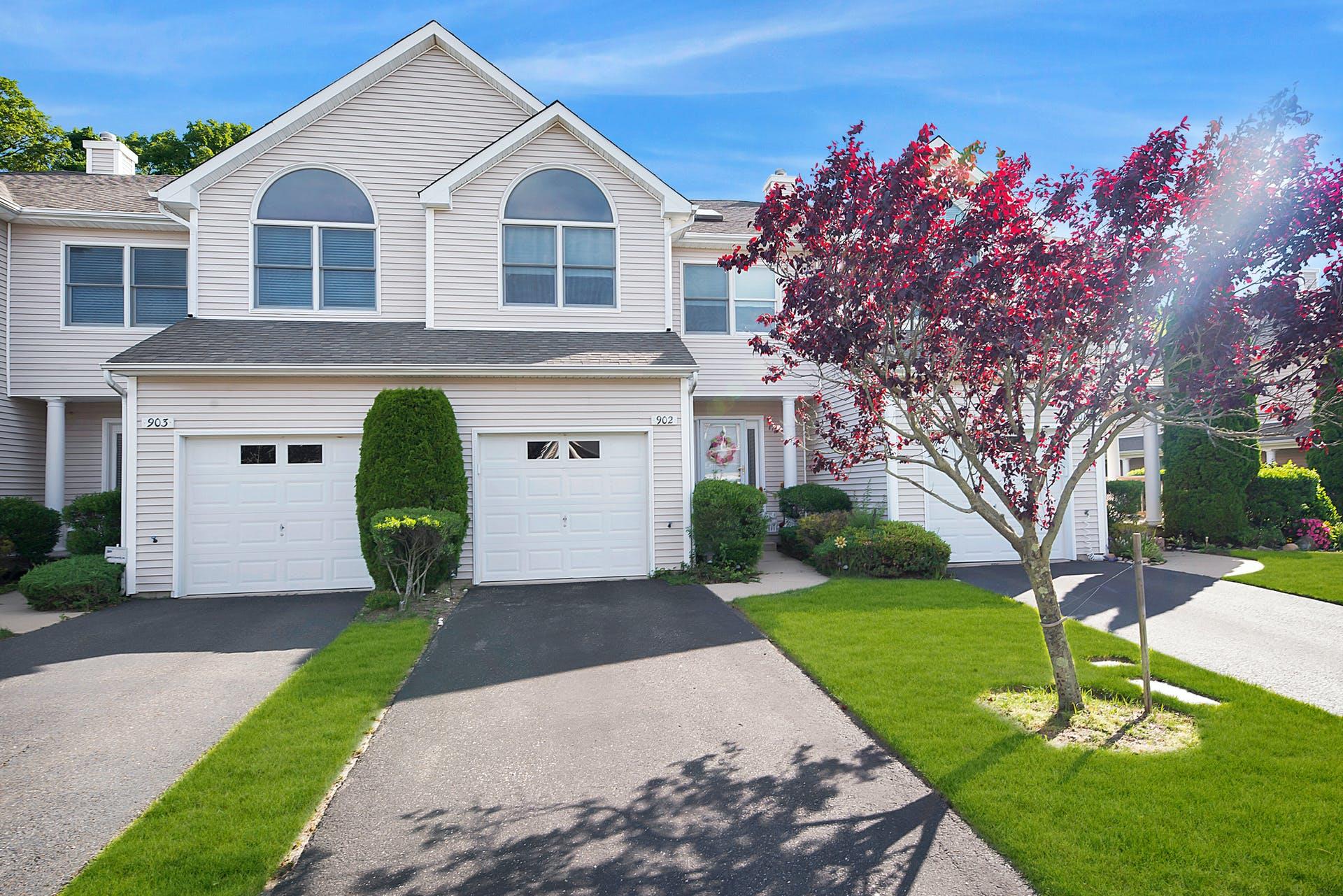 902 Willow Pond Drive, Riverhead, NY 11901