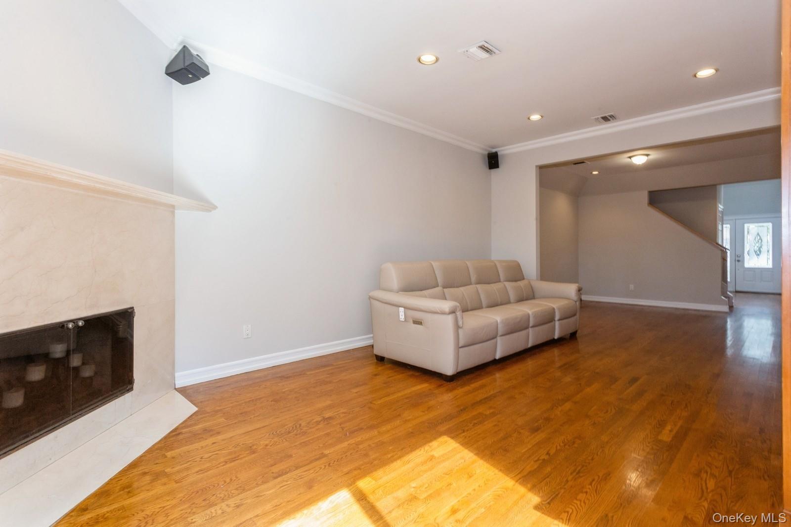 125 Cinnamon Court, Melville, NY 11747