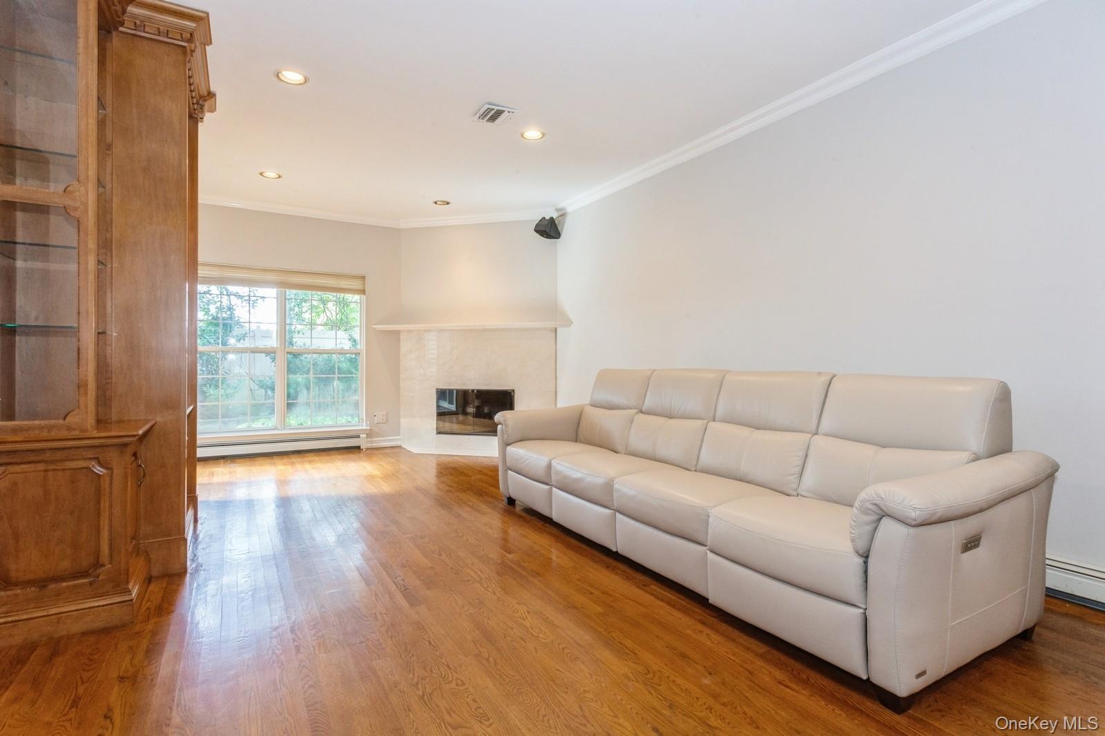 125 Cinnamon Court, Melville, NY 11747