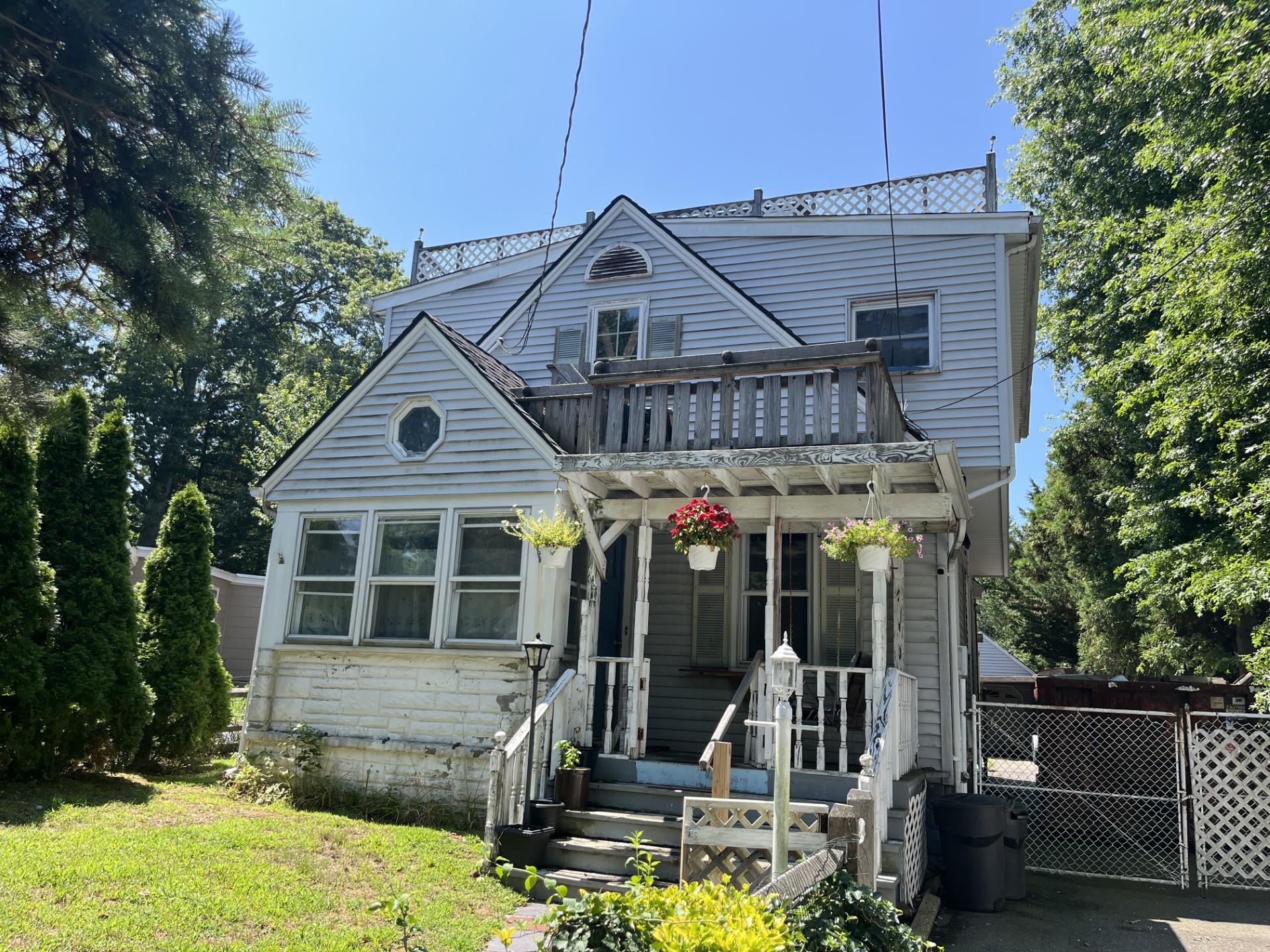 1014 Washington Drive, Centerport, NY 11721