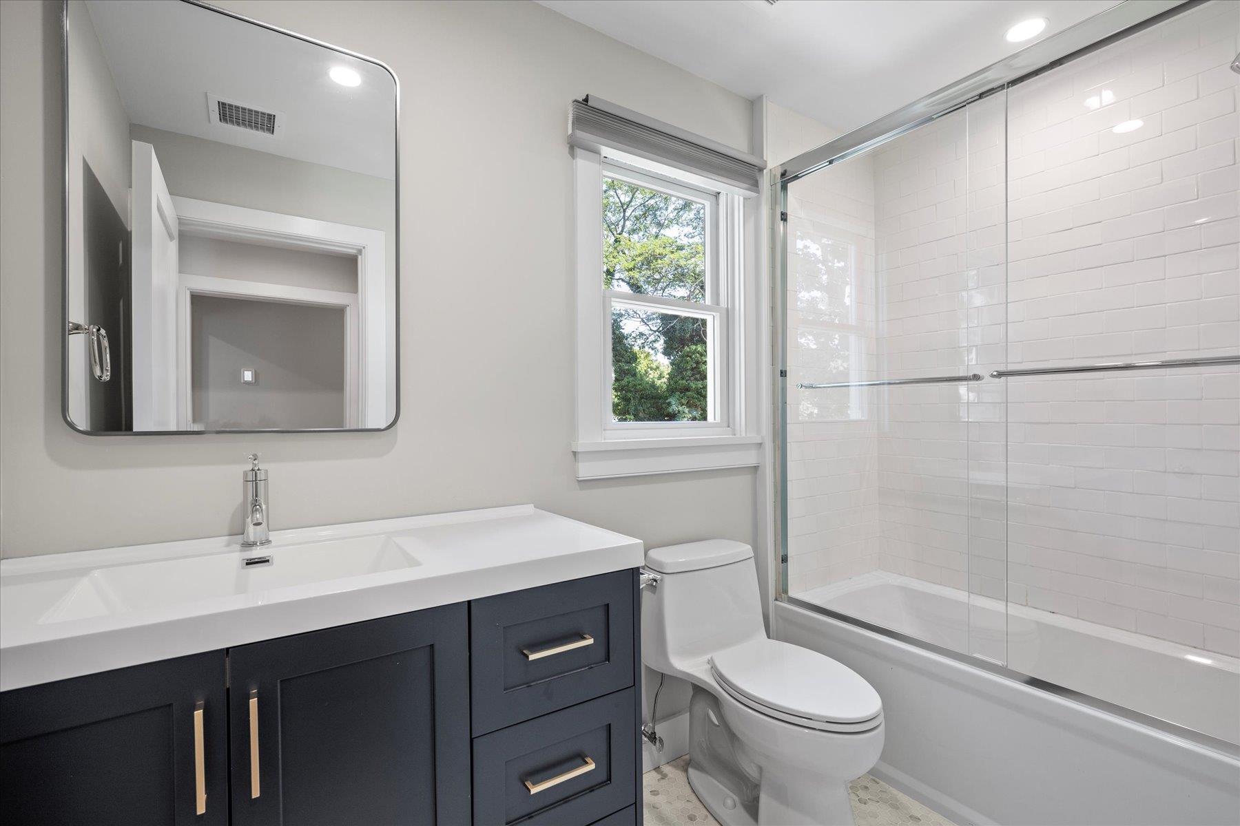 647 Montauk Highway, East Quogue, NY 11942