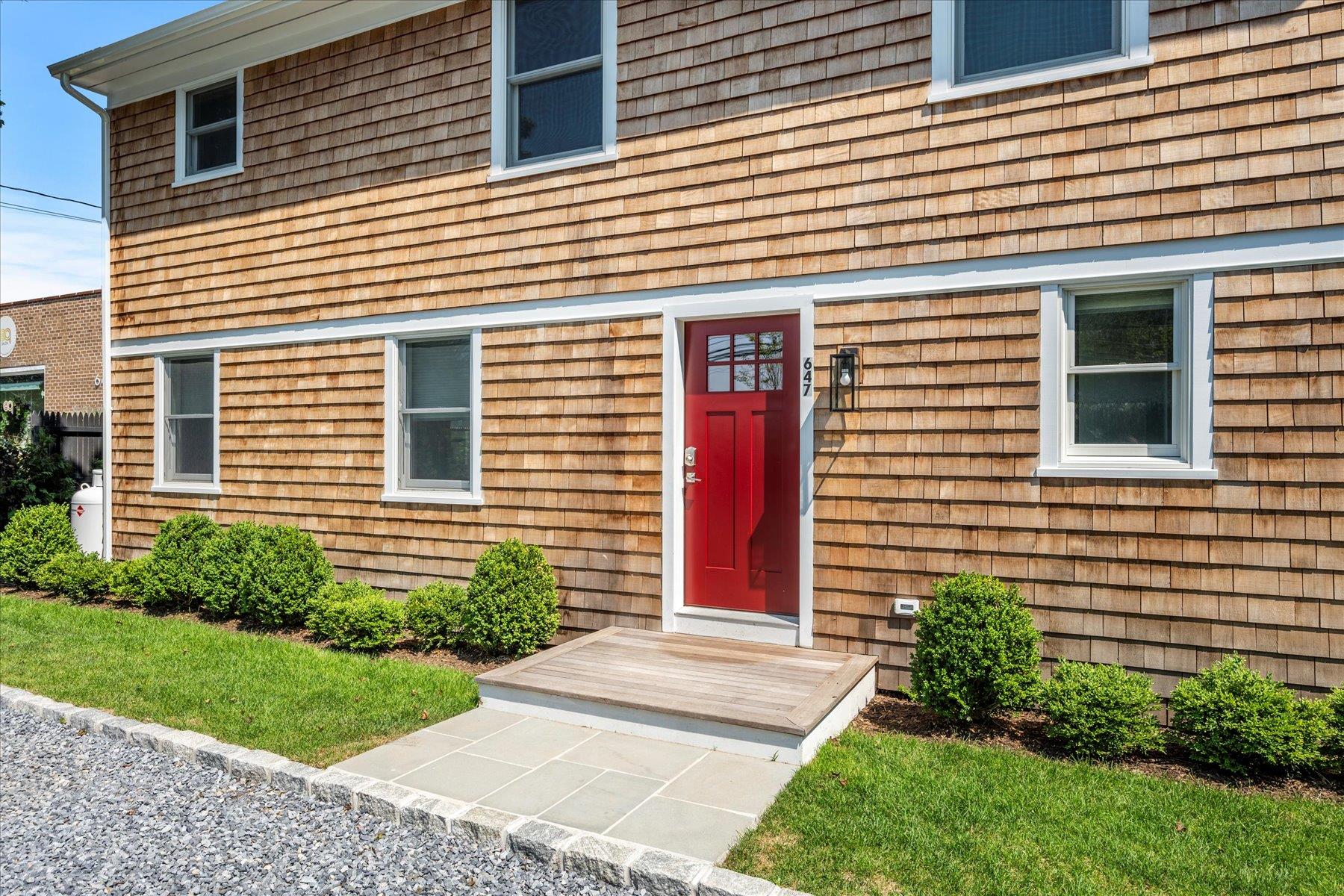 647 Montauk Highway, East Quogue, NY 11942