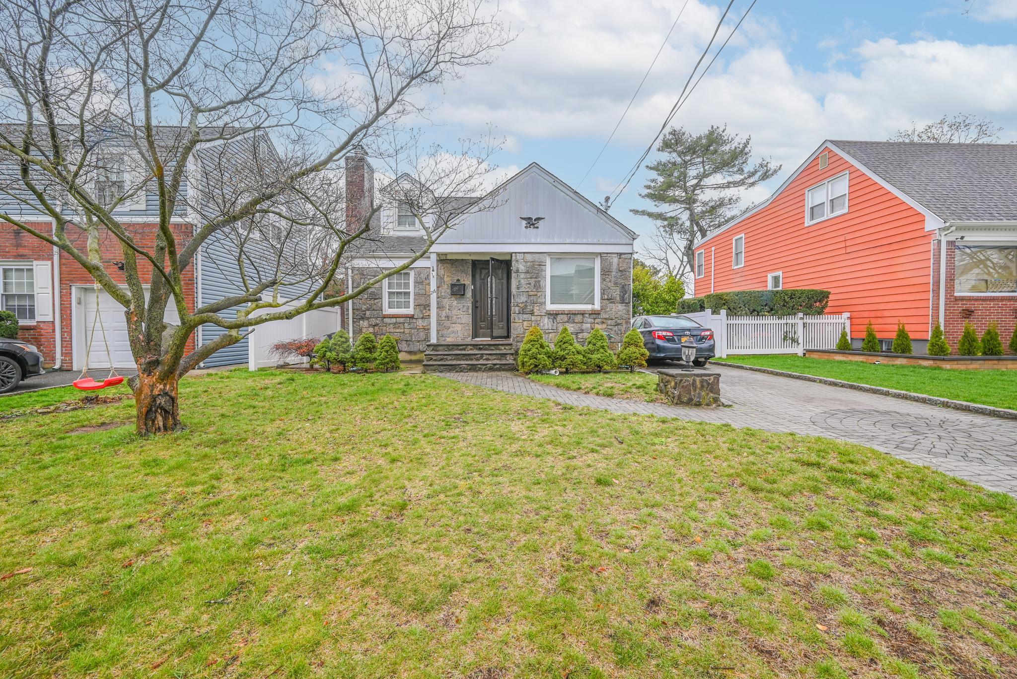216 Home Street, Valley Stream, NY 11580