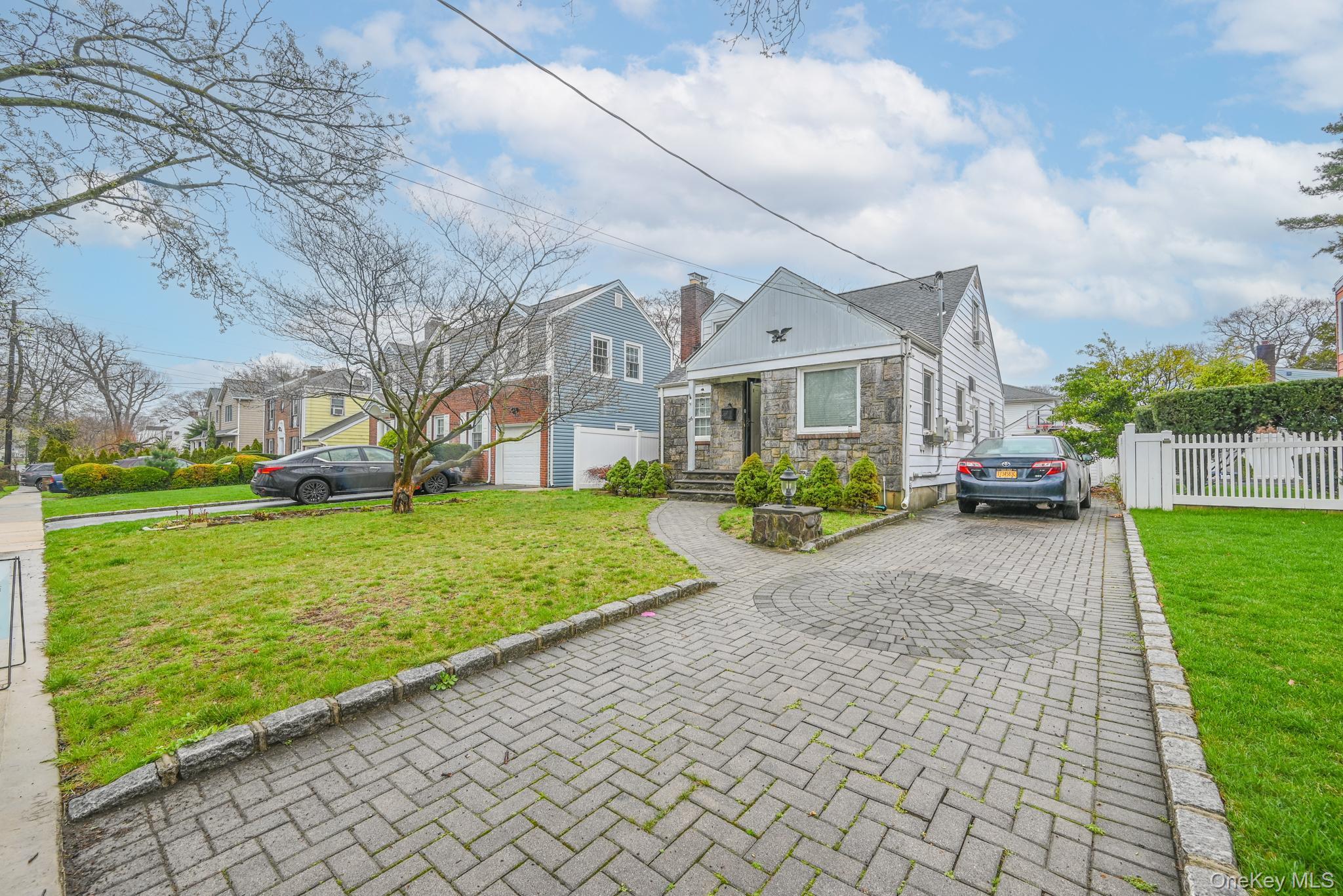 216 Home Street, Valley Stream, NY 11580