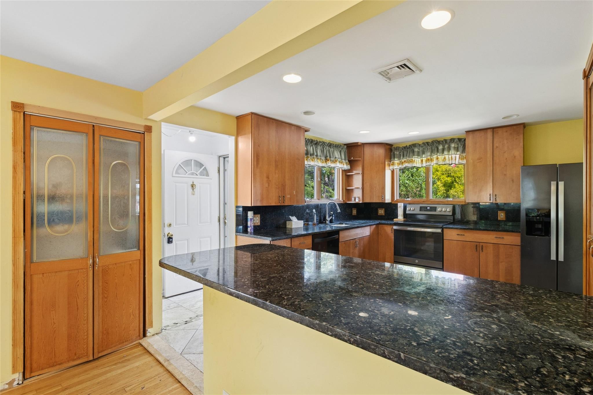 8 Cleary Road, Ronkonkoma, NY 11779