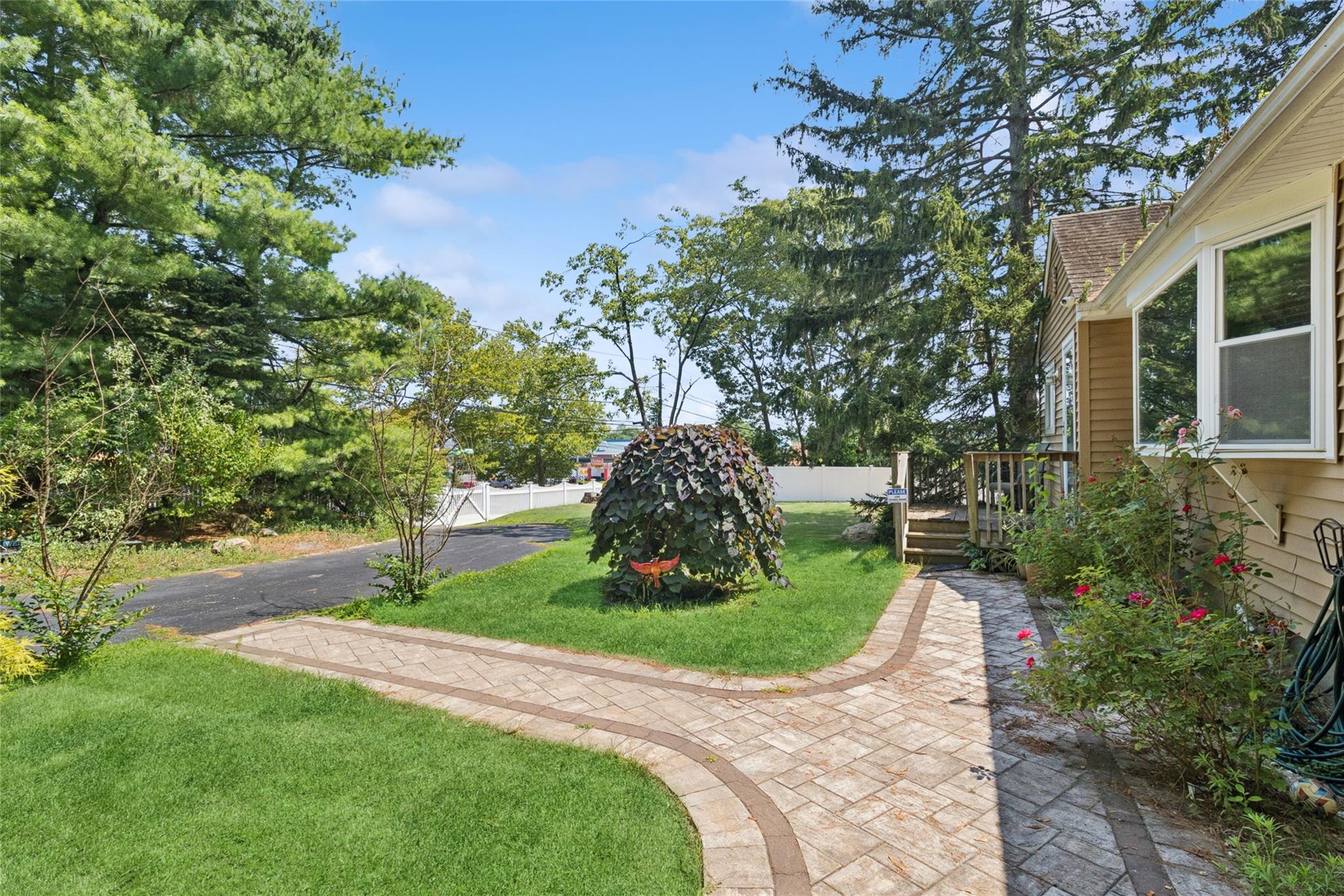 8 Cleary Road, Ronkonkoma, NY 11779