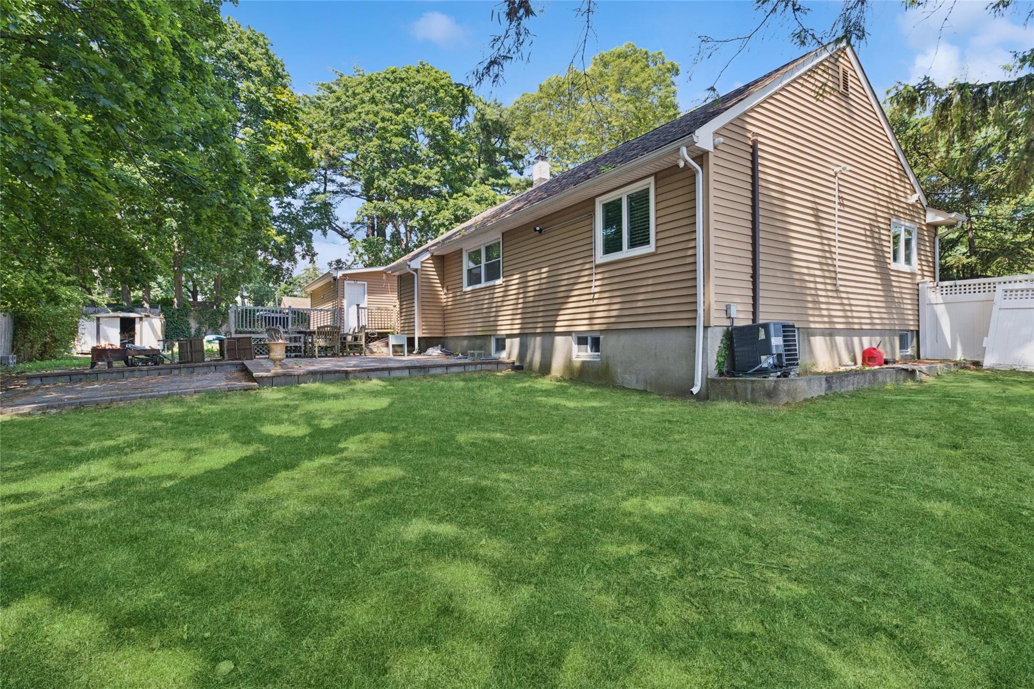 8 Cleary Road, Ronkonkoma, NY 11779