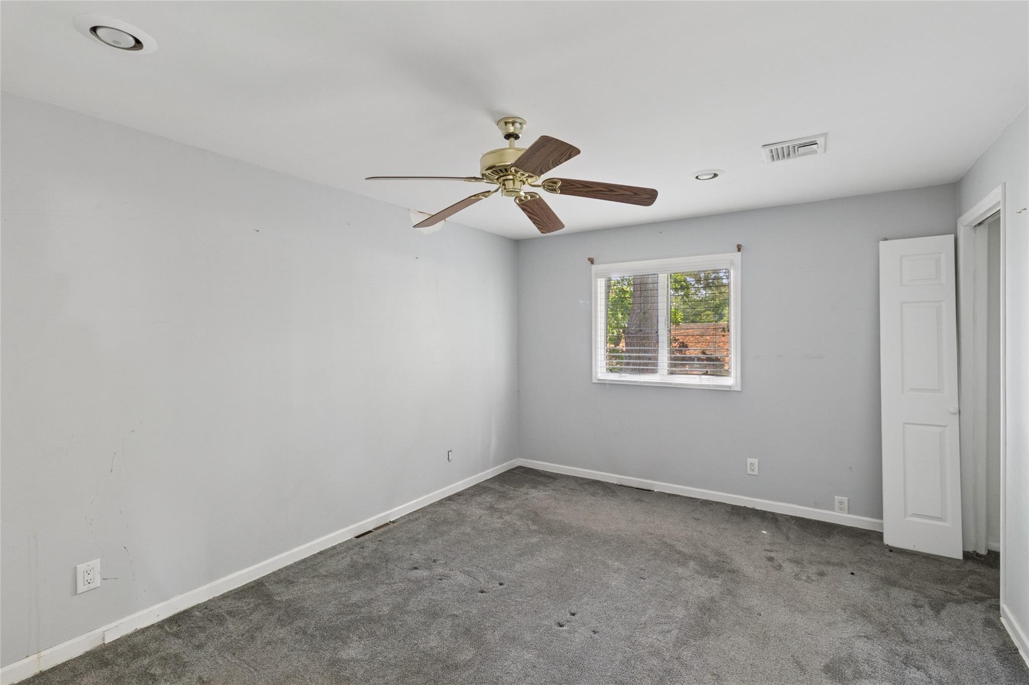 8 Cleary Road, Ronkonkoma, NY 11779