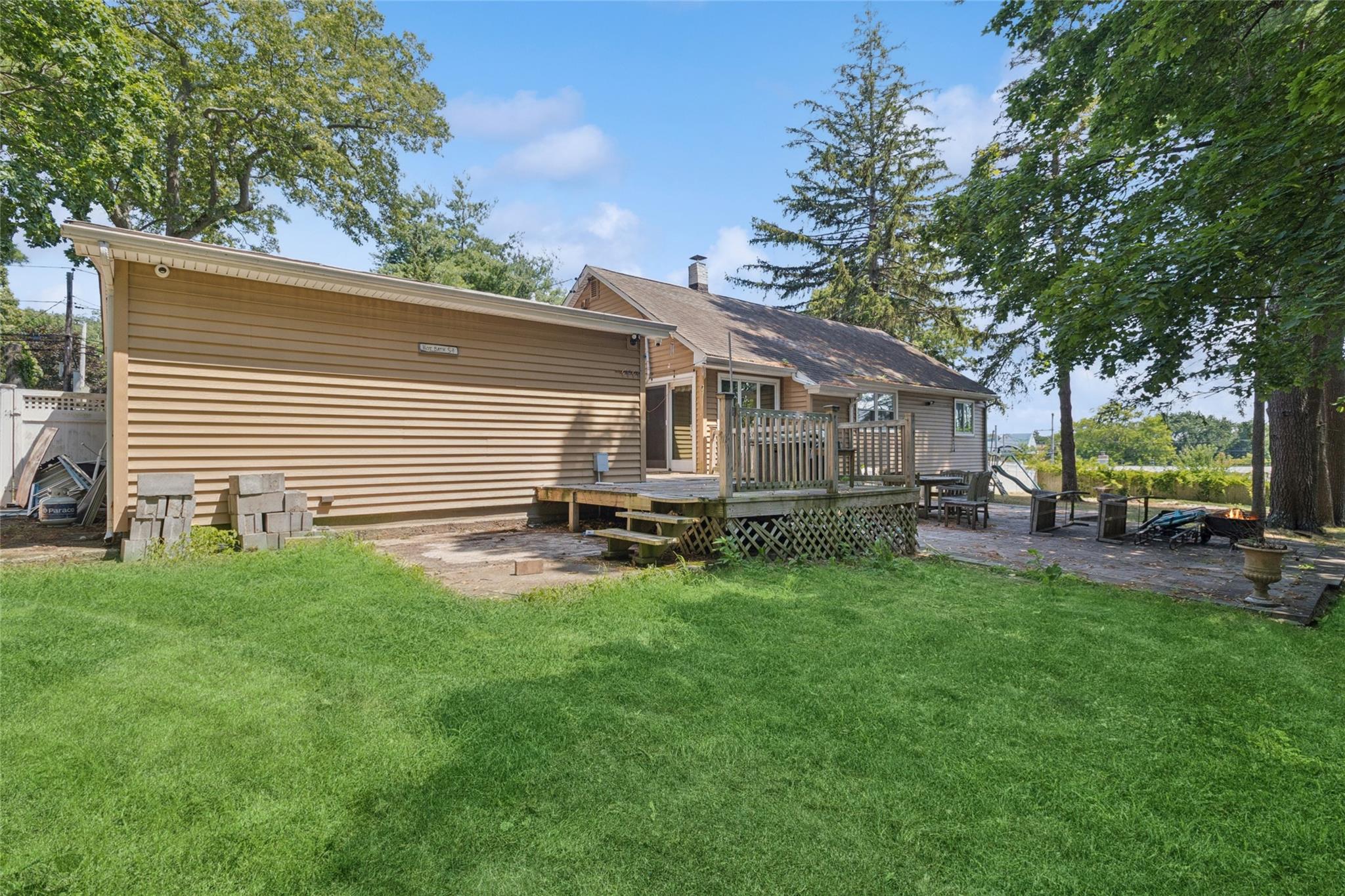 8 Cleary Road, Ronkonkoma, NY 11779