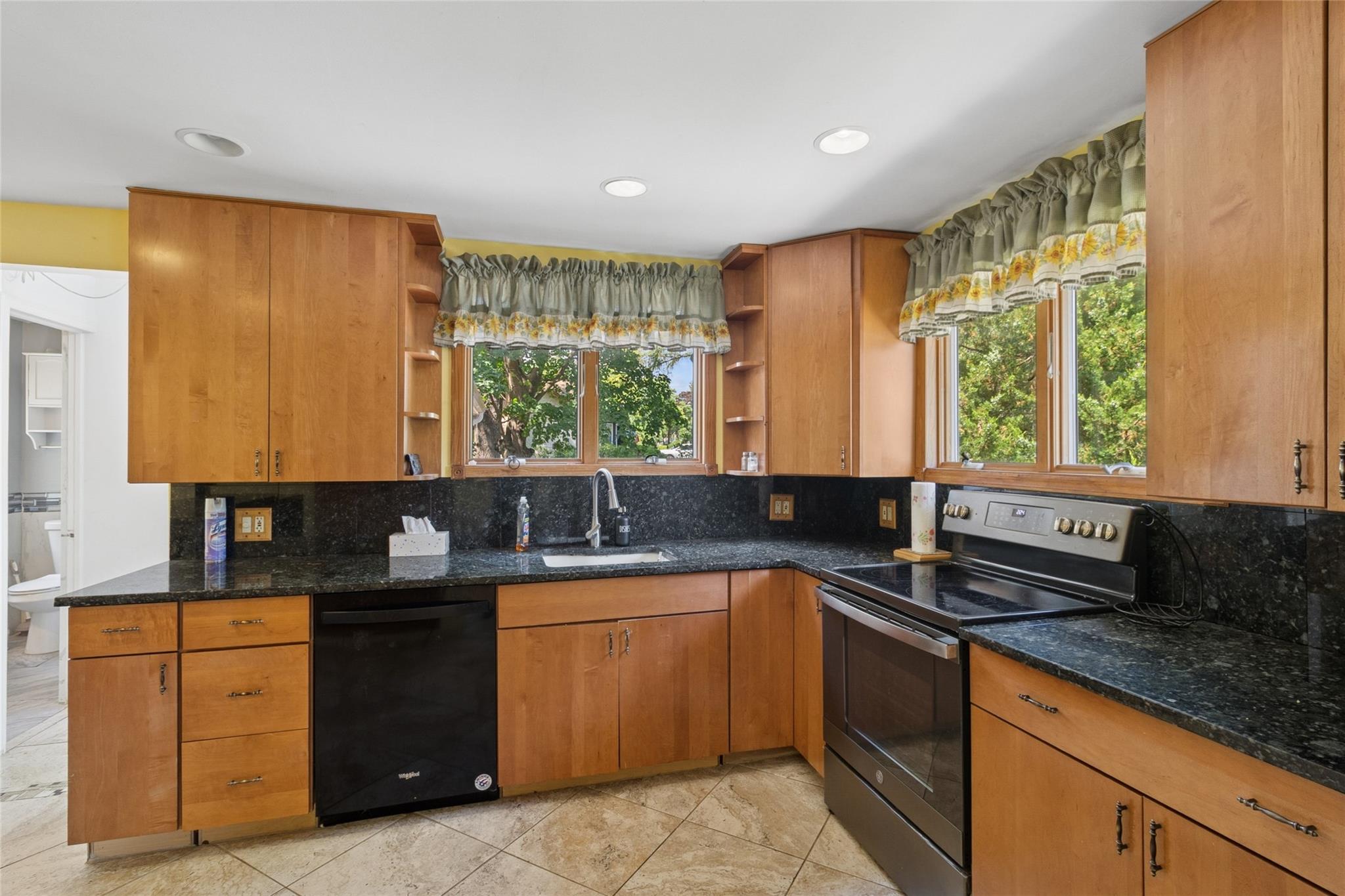 8 Cleary Road, Ronkonkoma, NY 11779