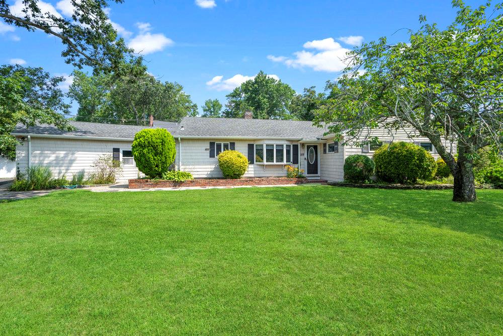 189 Connetquot Drive, Oakdale, NY 11769