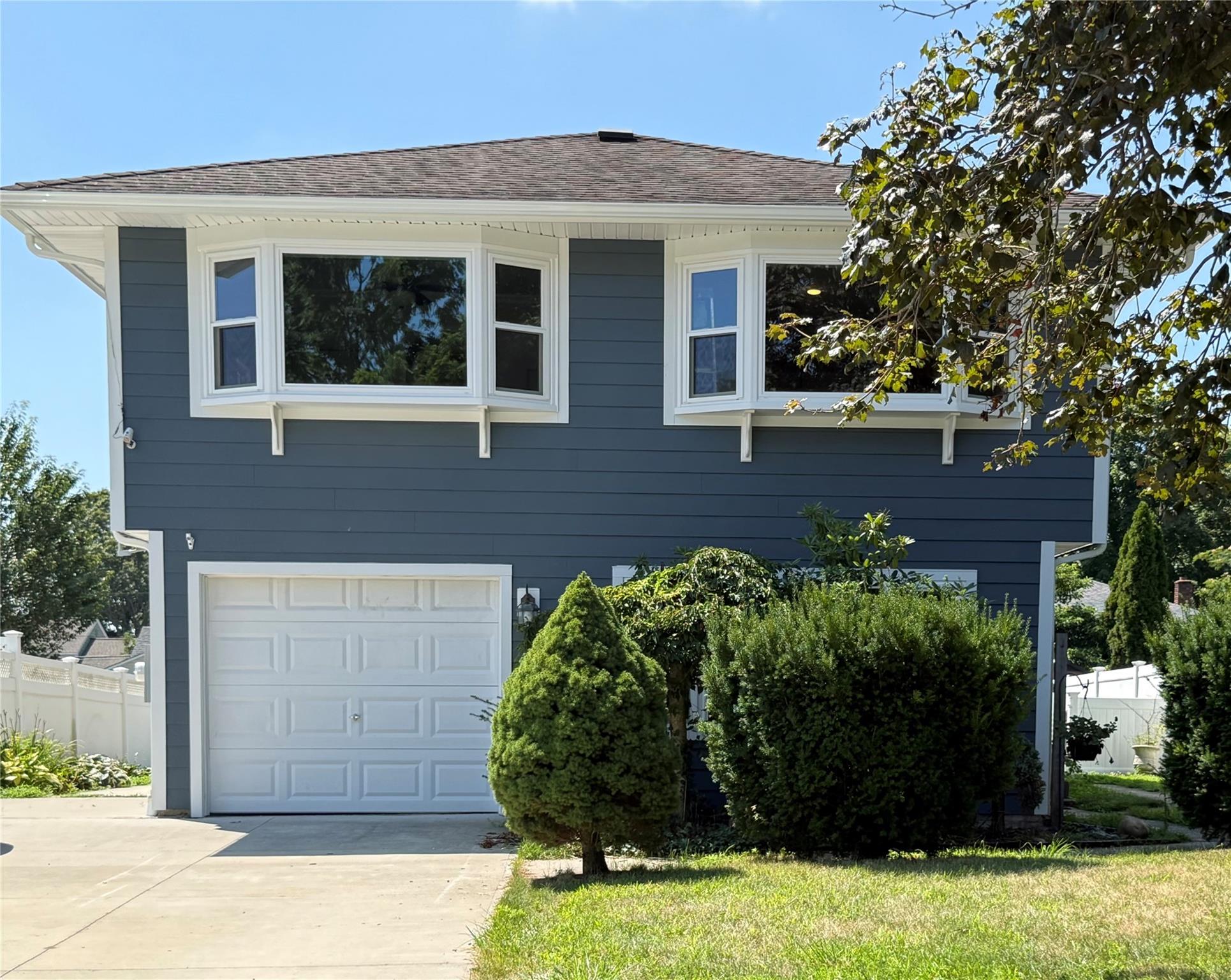 8 Crawford Court, Huntington Station, NY 11746