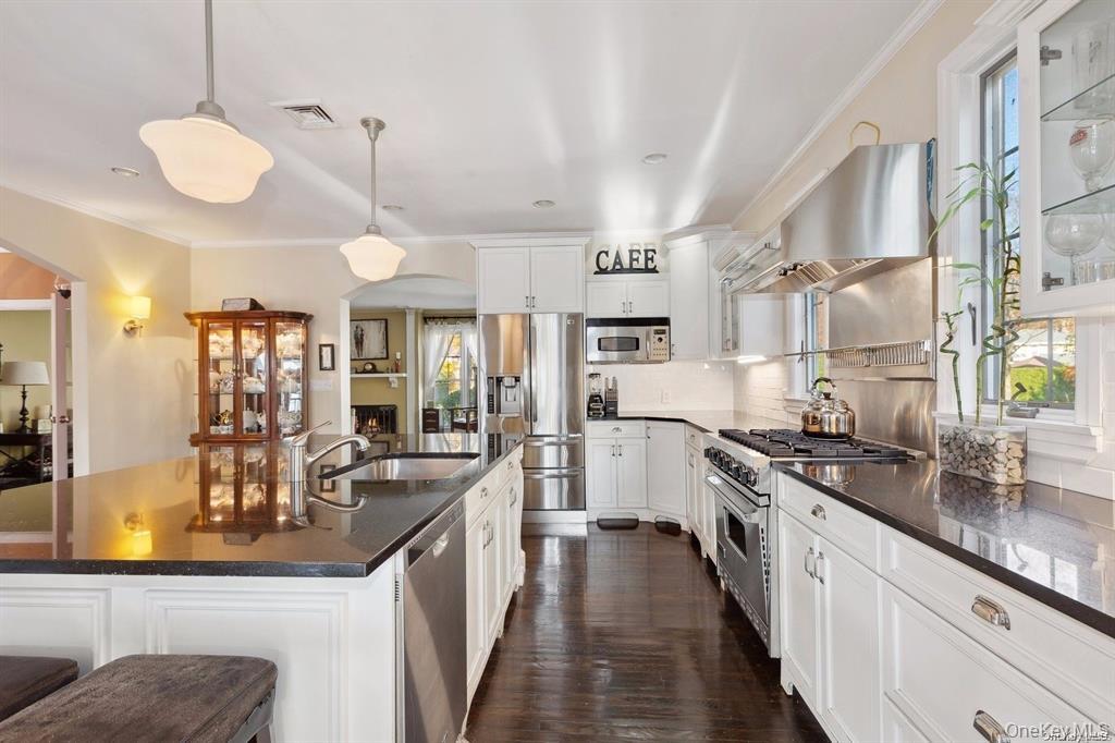 56 Floral Parkway, Floral Park, NY 11001