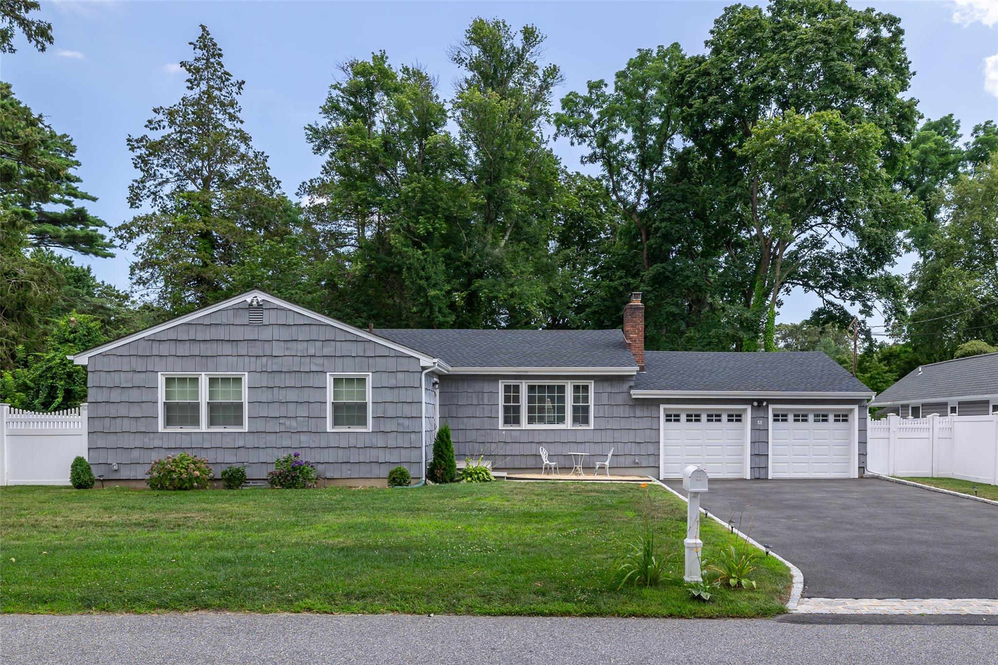 88 Pershing Avenue, Locust Valley, NY 11560