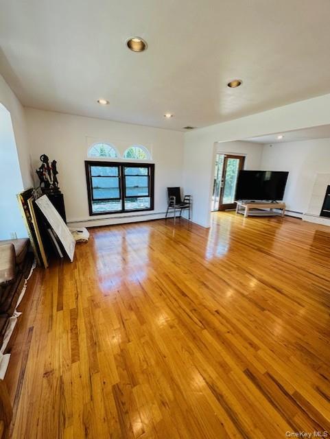 31 Woodward Street, Roslyn Heights, NY 11577