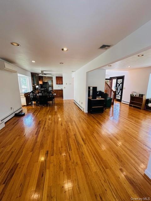 31 Woodward Street, Roslyn Heights, NY 11577