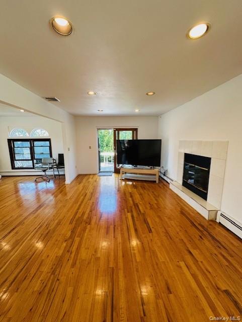 31 Woodward Street, Roslyn Heights, NY 11577