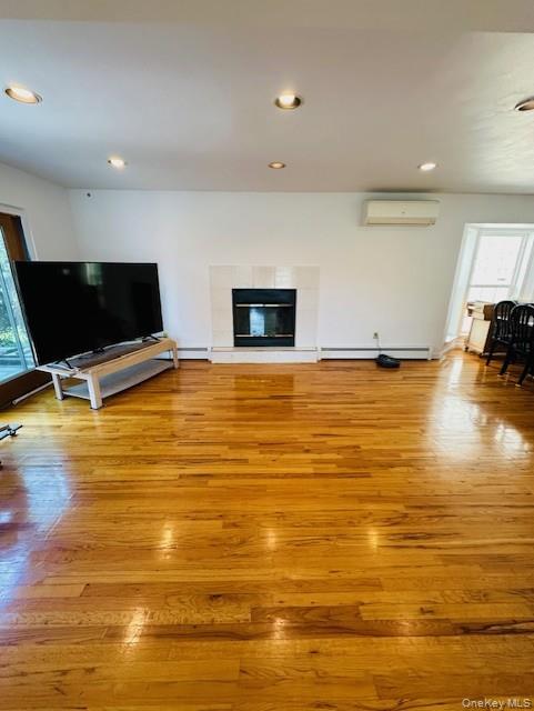 31 Woodward Street, Roslyn Heights, NY 11577