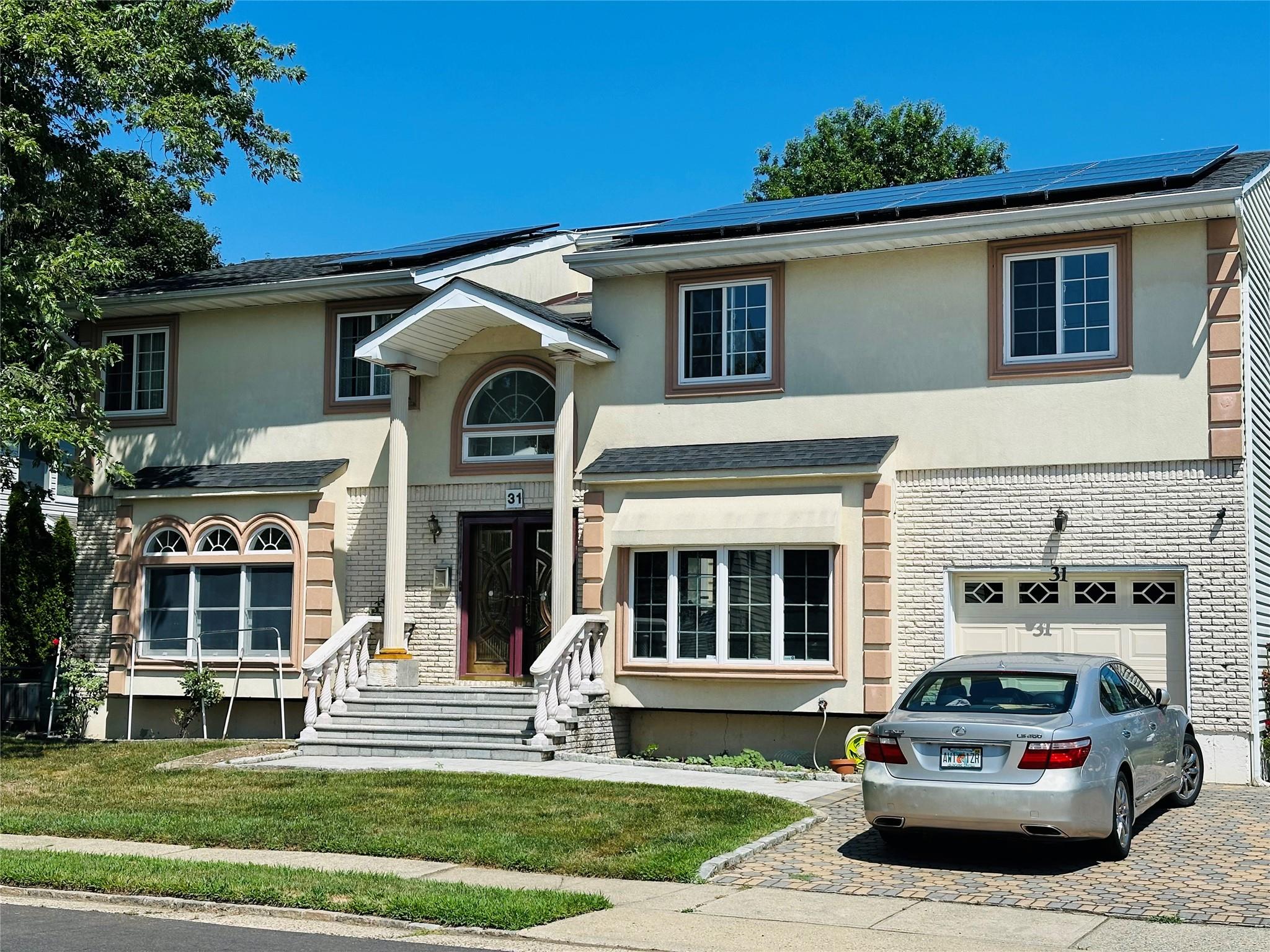 31 Woodward Street, Roslyn Heights, NY 11577