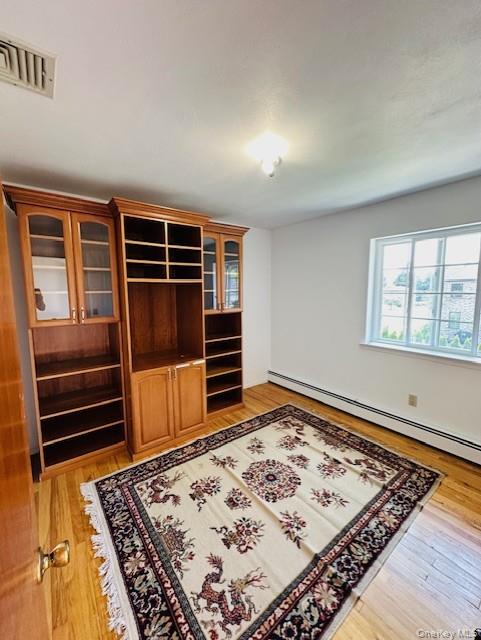 31 Woodward Street, Roslyn Heights, NY 11577