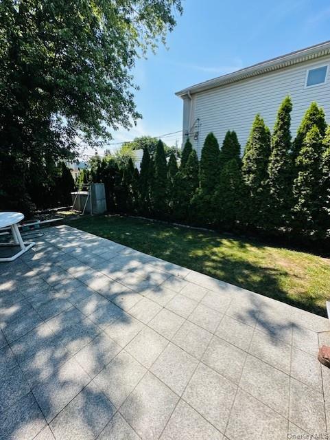 31 Woodward Street, Roslyn Heights, NY 11577